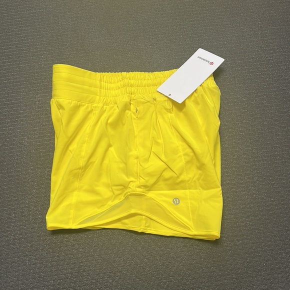 💛LULULEMON HIGH RISE HOTTY HOT SHORT 4”-SONIC YELLOW-6,8,10,12💛 - Picture 2 of 15